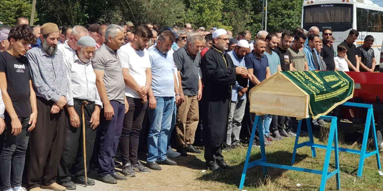 ‘Halı’ tartışmasında öldürülen genç memleketinde toprağa verildi