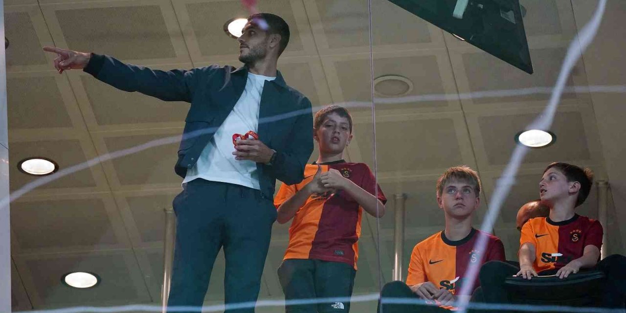 Galatasaray’da yıldızlar tribünde