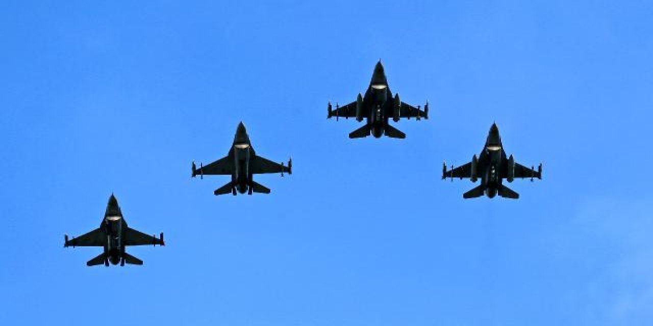 Yunanistan, ABD desteğiyle modernize edilen iki F-16'yı teslim aldı