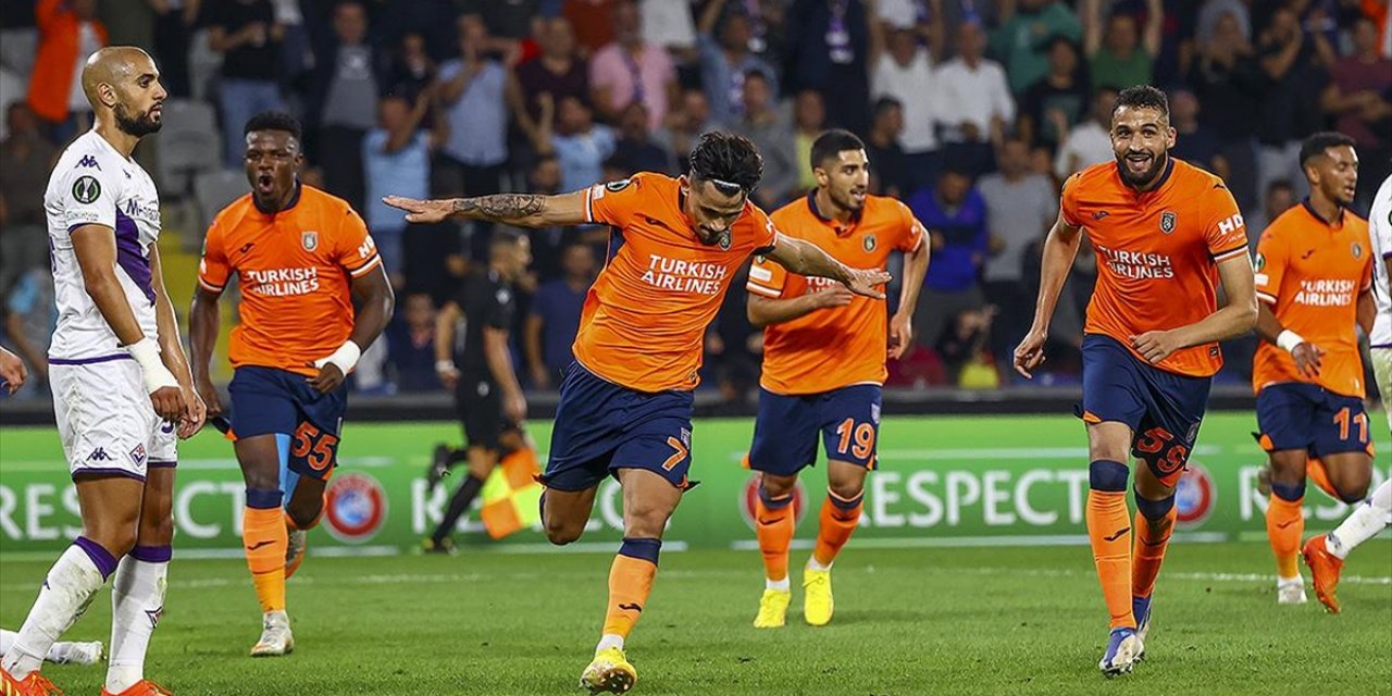 Medipol Başakşehir liderliğini sürdürdü