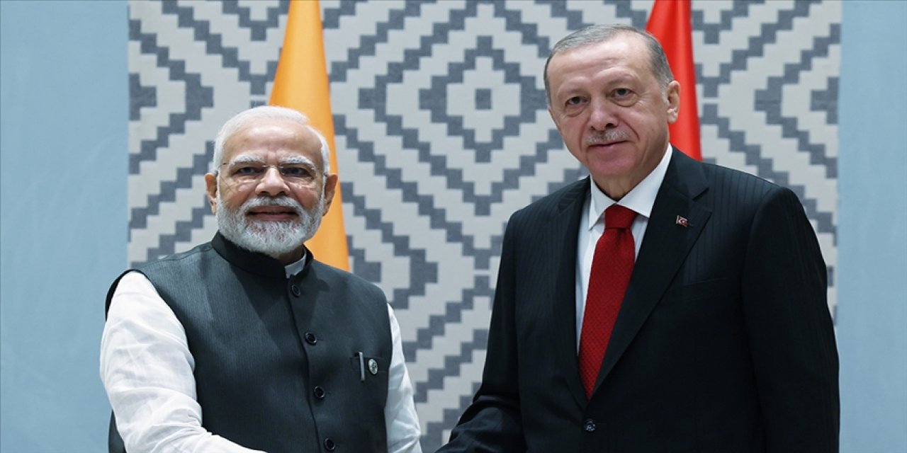 Erdoğan, Hindistan Başbakanı Modi ile bir araya geldi