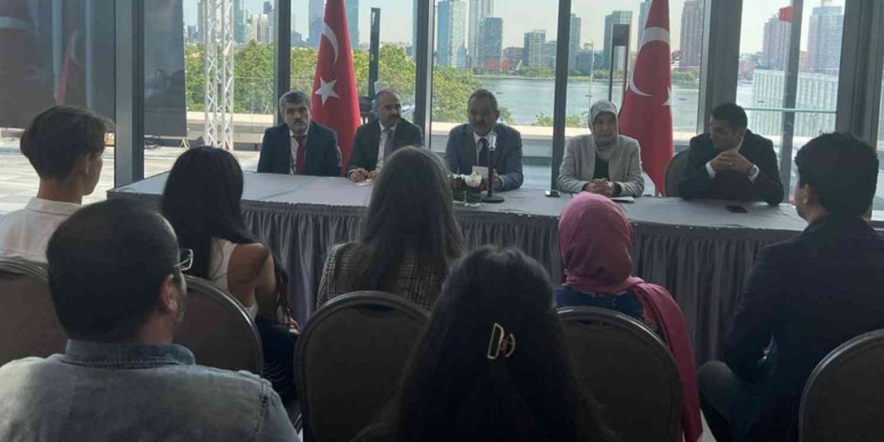 Bakan Özer, New York’ta Türk öğrenciler ve eğitim ataşeleriyle buluştu
