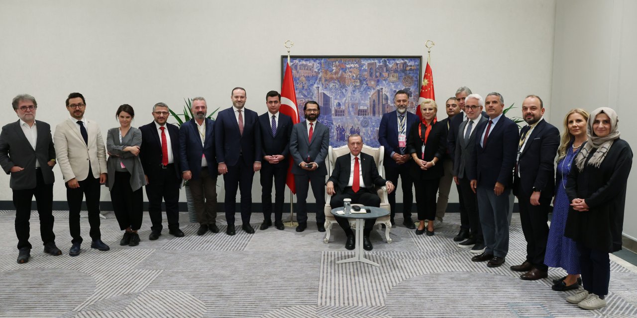 Erdoğan, Özbekistan’da gazetecilerle sohbet etti