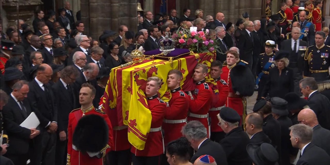 Kraliçe Elizabeth için Westminster Abbey’de cenaze töreni düzenlendi