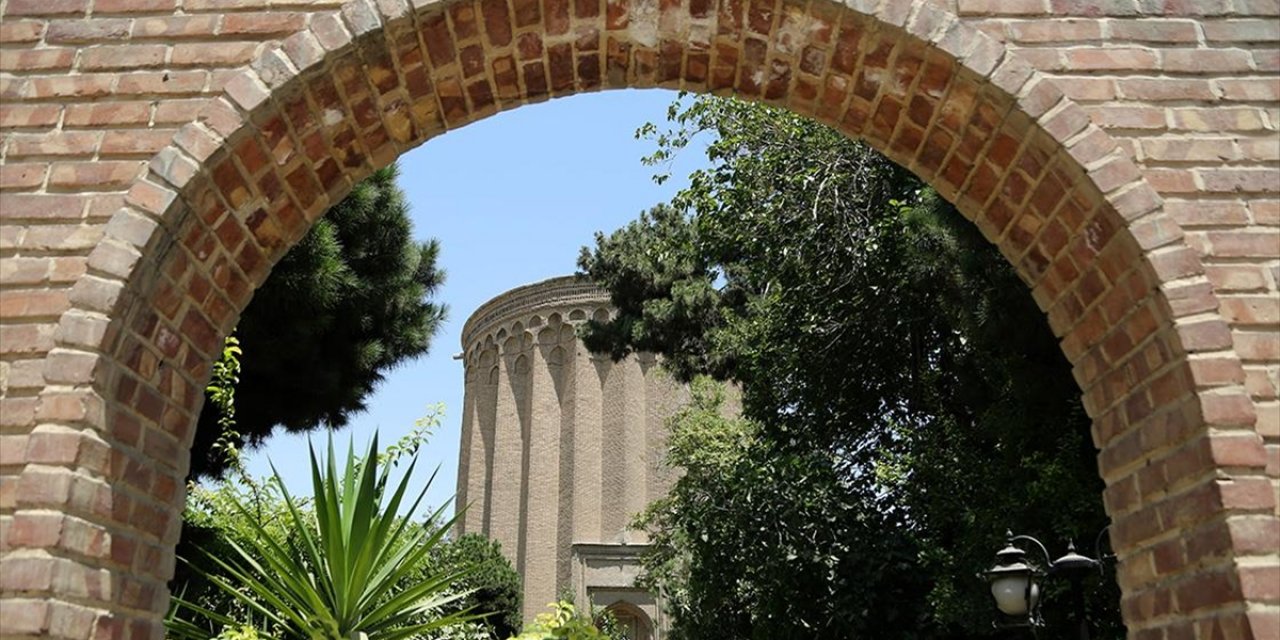 İranlı türbedar, Tuğrul Bey'in anıt mezarına evi gibi bakıyor