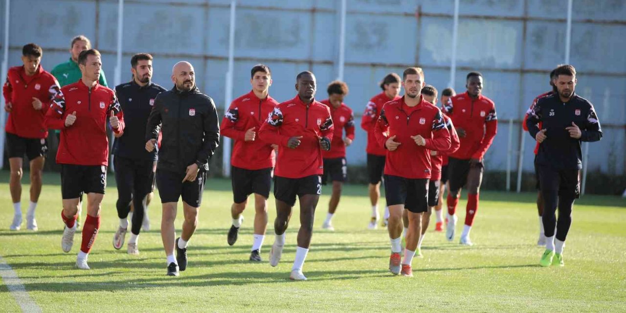 Sivasspor günü çift idmanla tamamladı