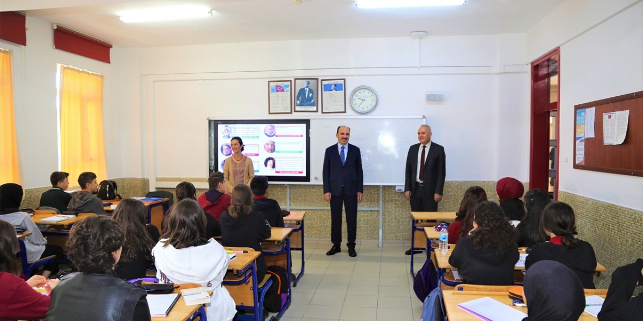 Konya Büyükşehir Belediye Başkanı Altay'ın okul ziyaretleri sürüyor