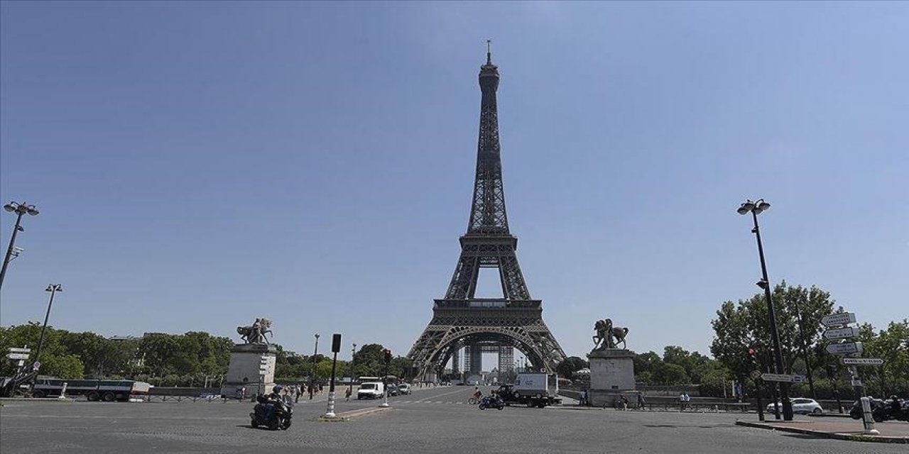 Nationwide strike in France disrupts transport services, closes Eiffel tower