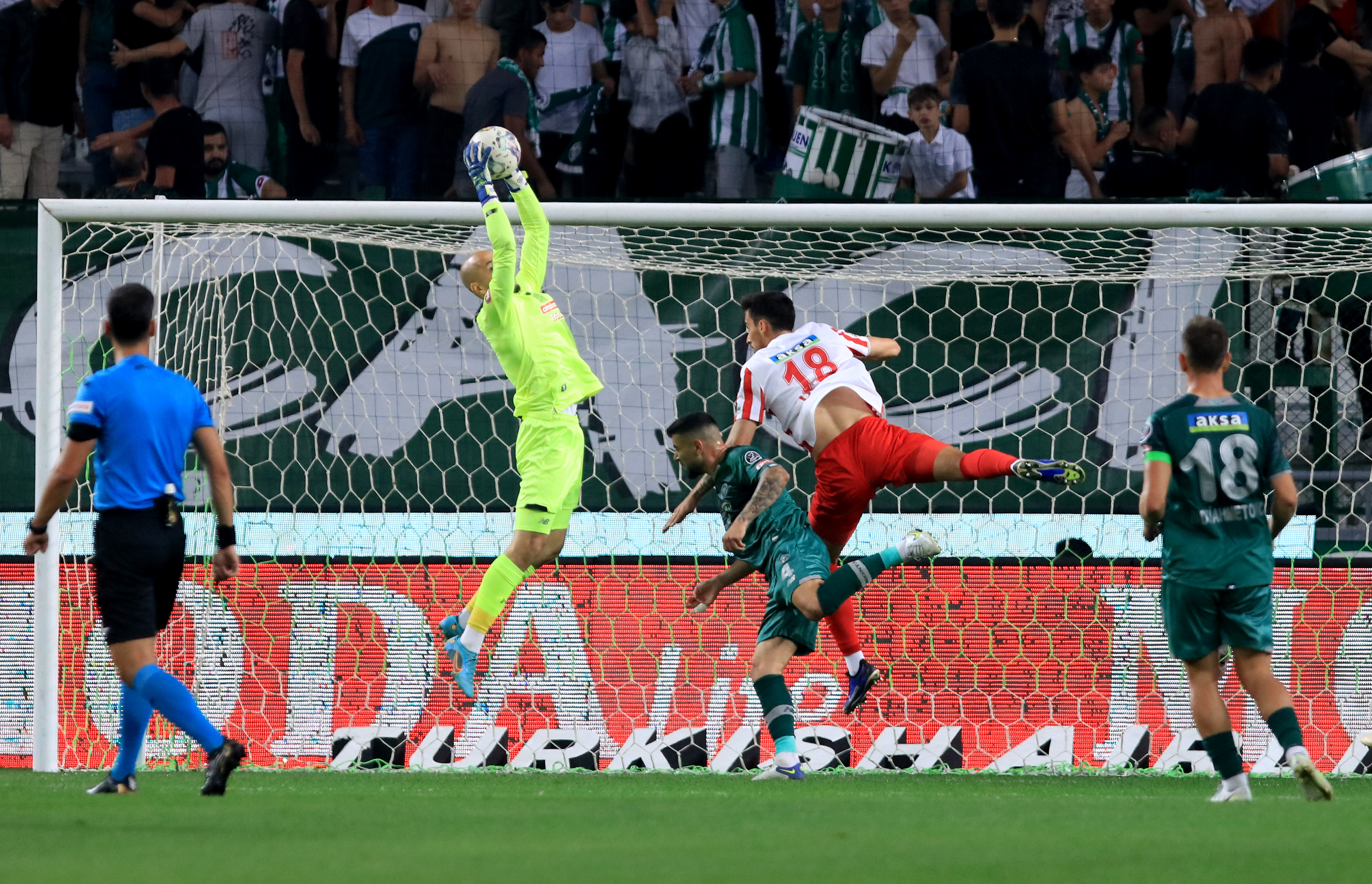 Konyaspor'da Erhan beğeni topladı!