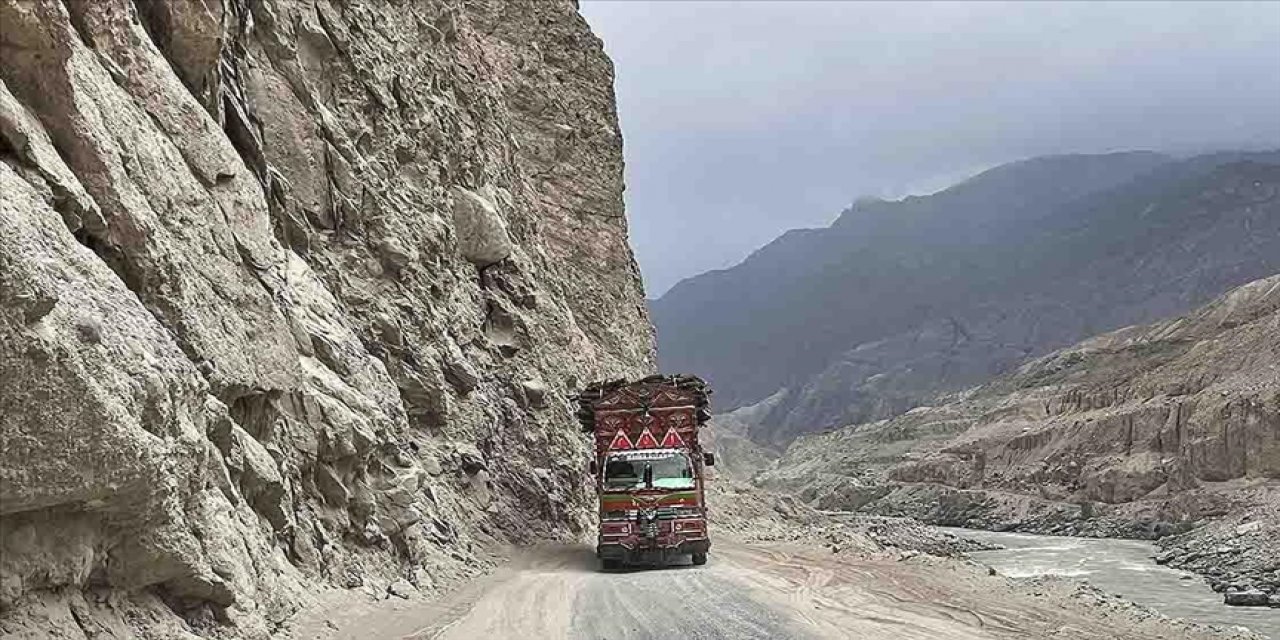 Dünyanın en tehlikeli yolları: Karakurum Geçidi