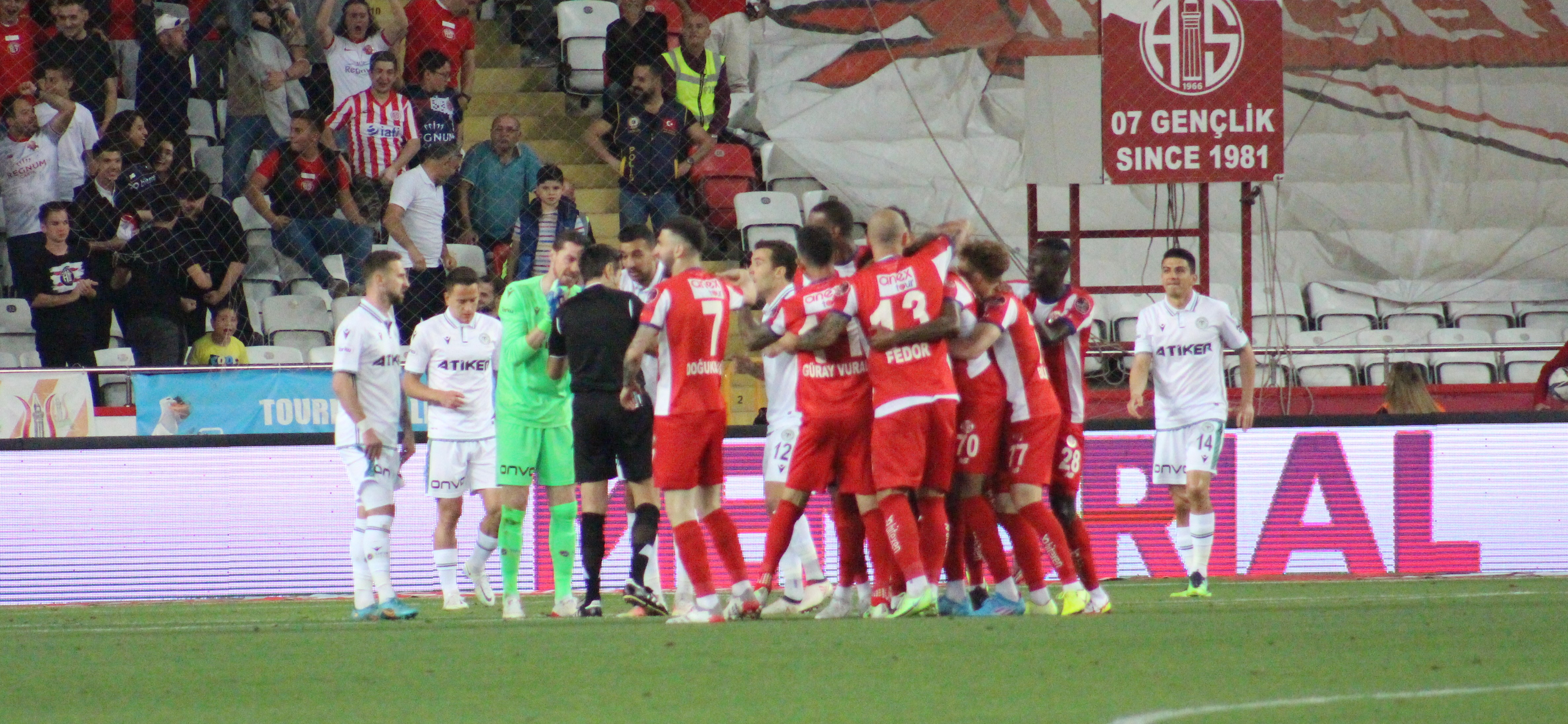 Antalyaspor-Konyaspor maçları gollü geçiyor