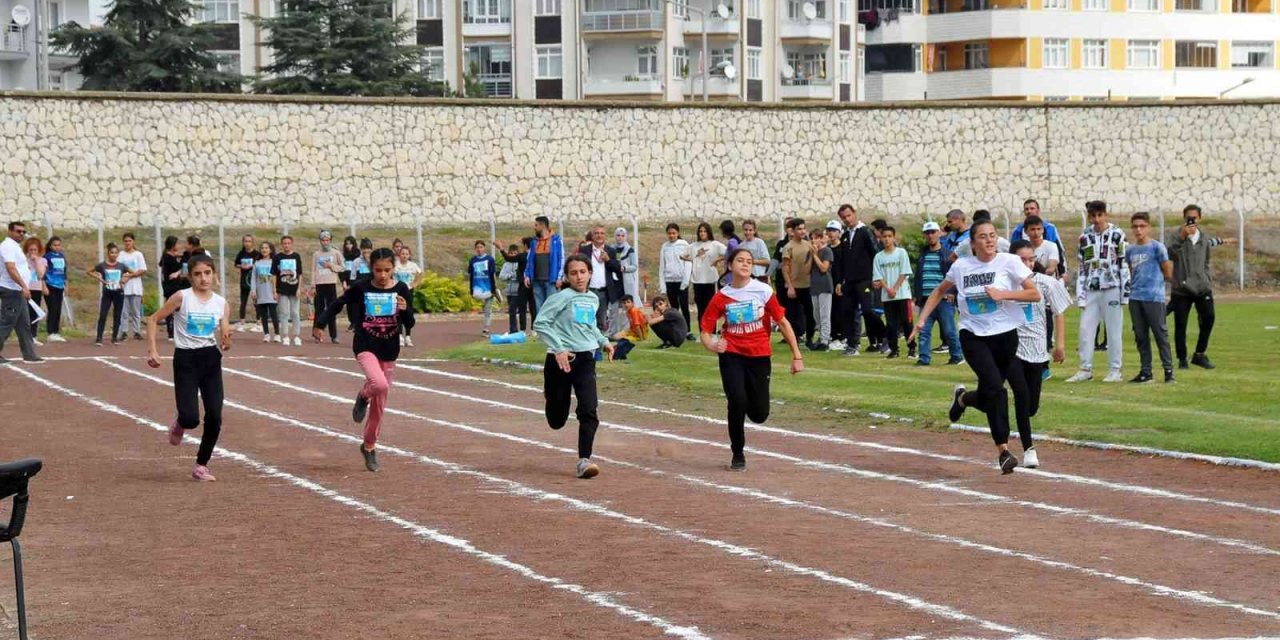 Konya'da Atletizm Yarışmasına yoğun ilgi