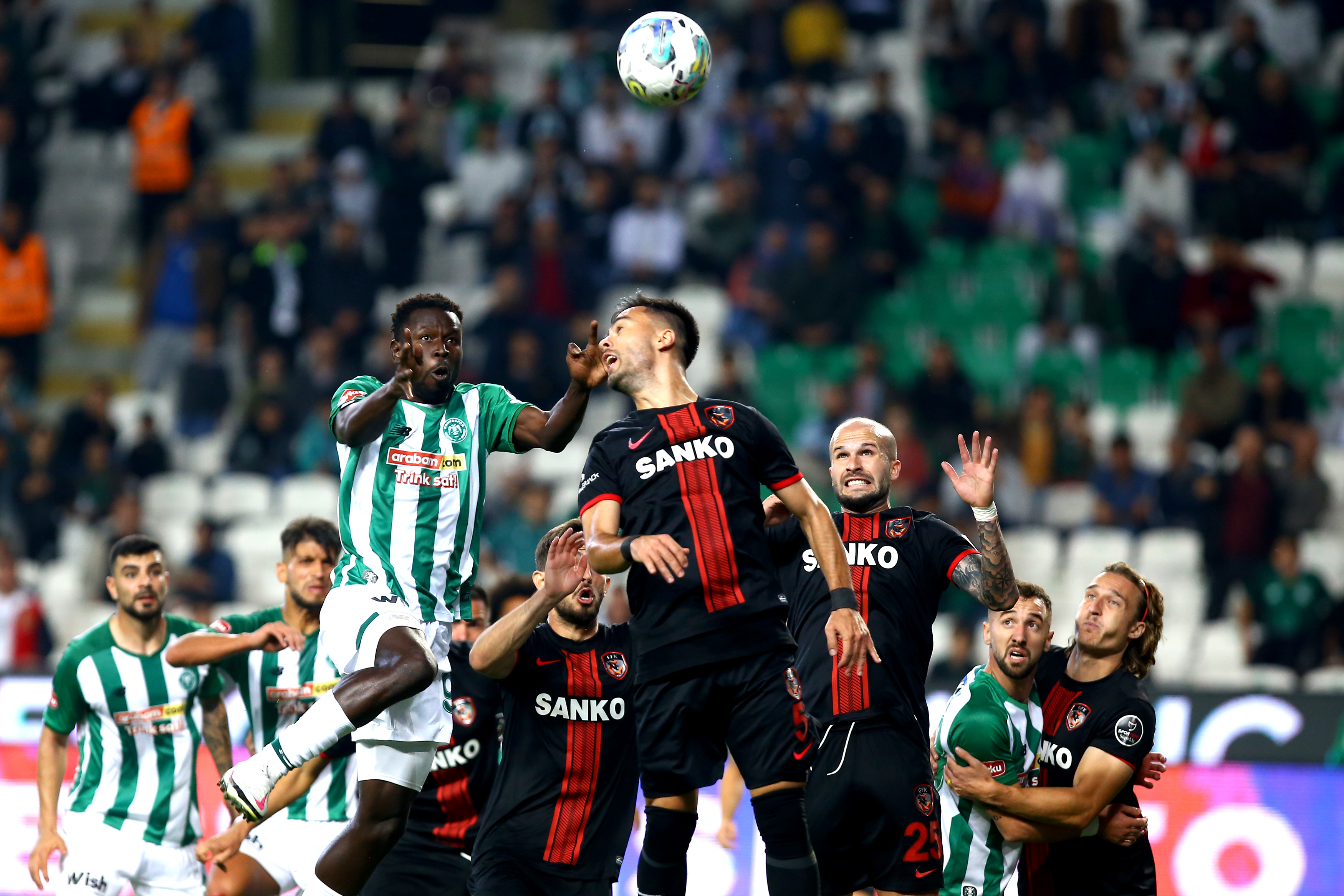 Konyaspor yakalıyor ama atamıyor!