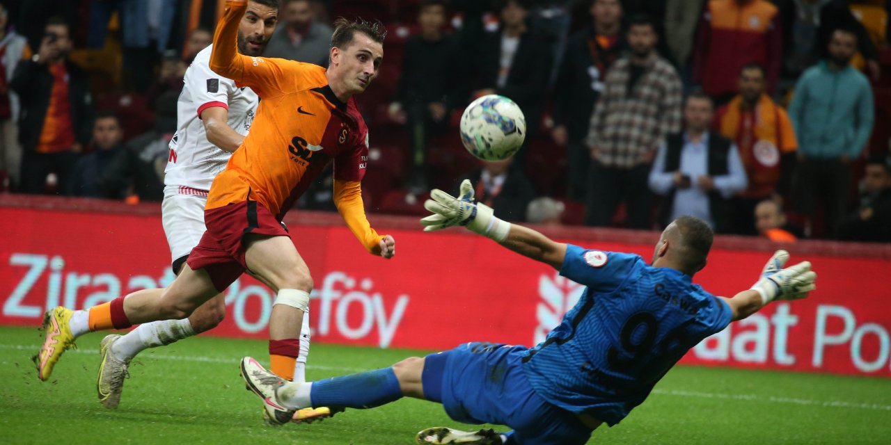Galatasaray'a farklı yenilginin ardından teknik direktör ile yollar ayrıldı