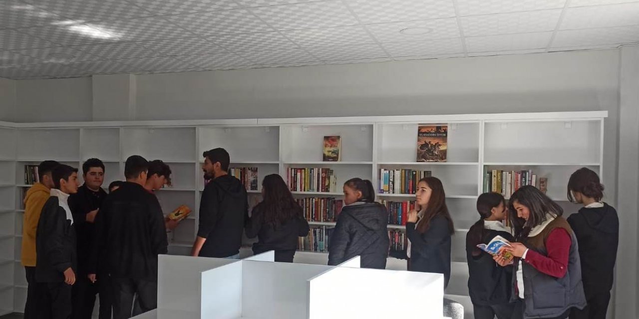 Öğrencilerin beklediği kütüphane açıldı