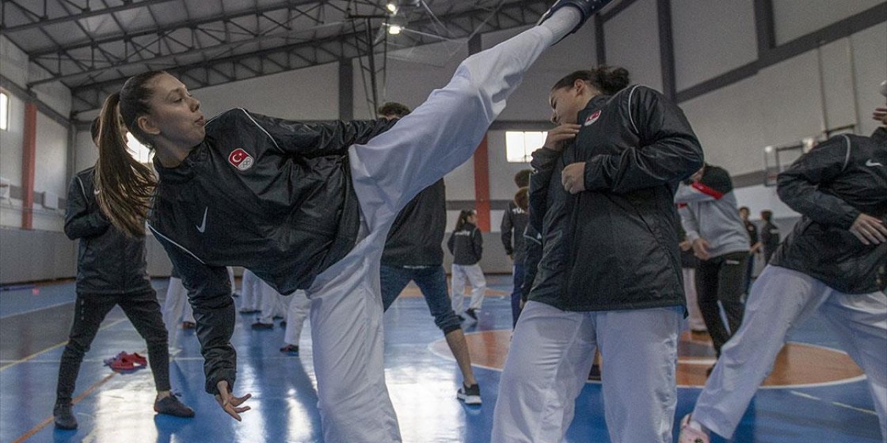 Genç milli karateciler, Konya'daki Dünya Şampiyonası'na hazırlanıyor