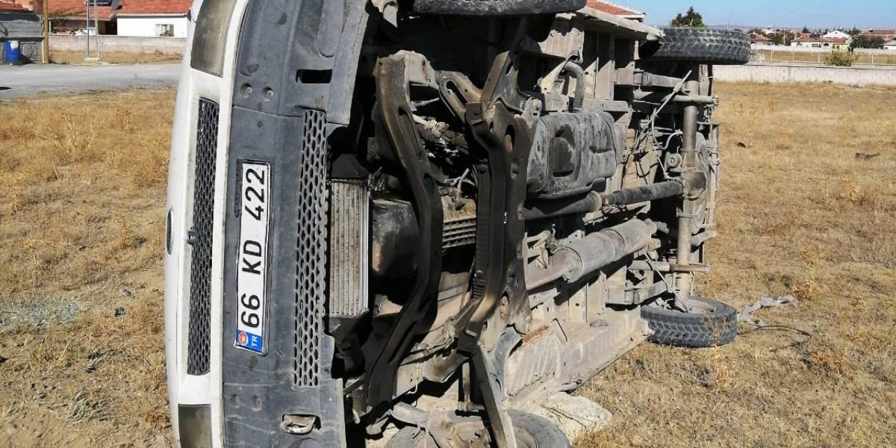 Konya'da tır ile kamyonet çarpıştı, 3 kişi yaralandı