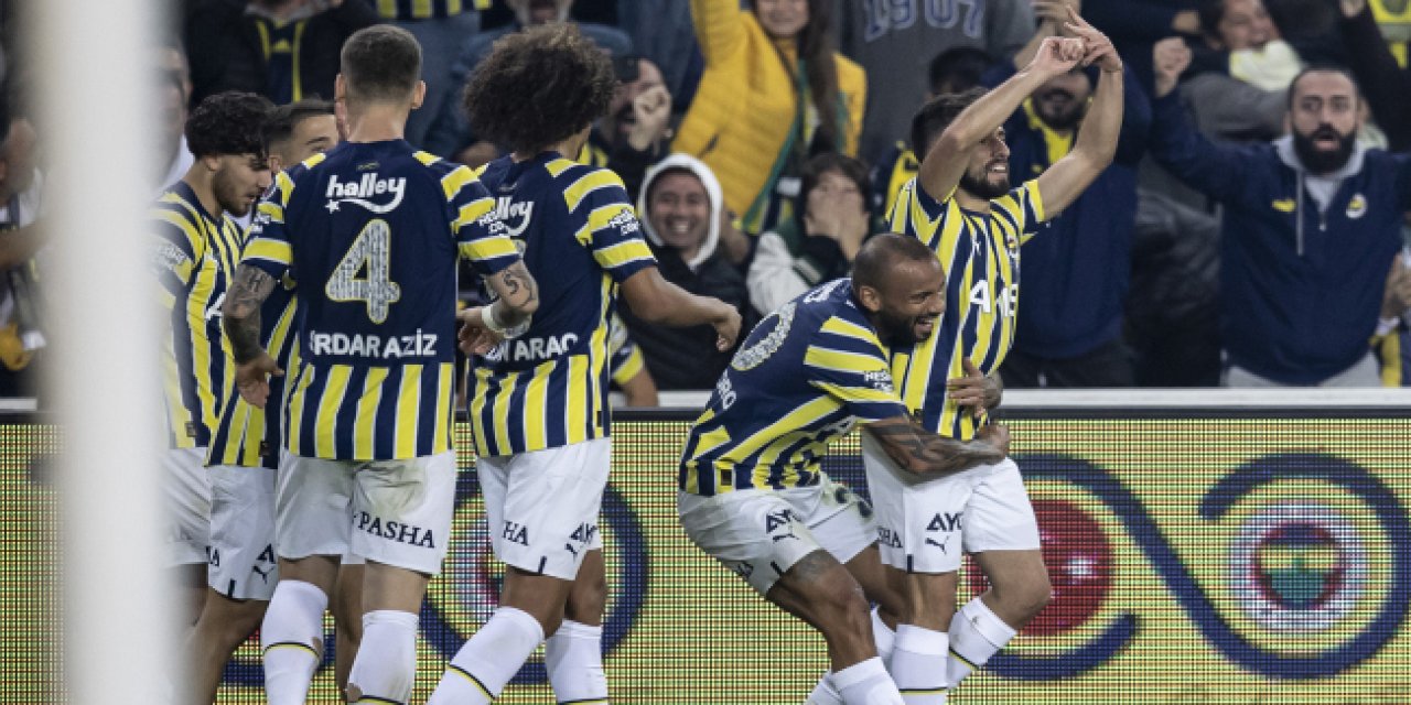 Başakşehir'i Rossi ile yıkan Fenerbahçe zirve yaptı