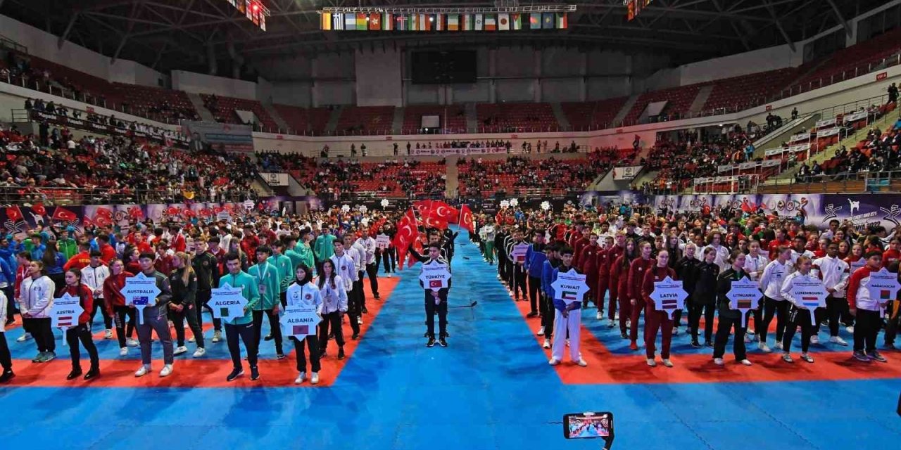Dünya Ümit Genç U21 Karate Şampiyonası’nın açılış seremonisi yapıldı
