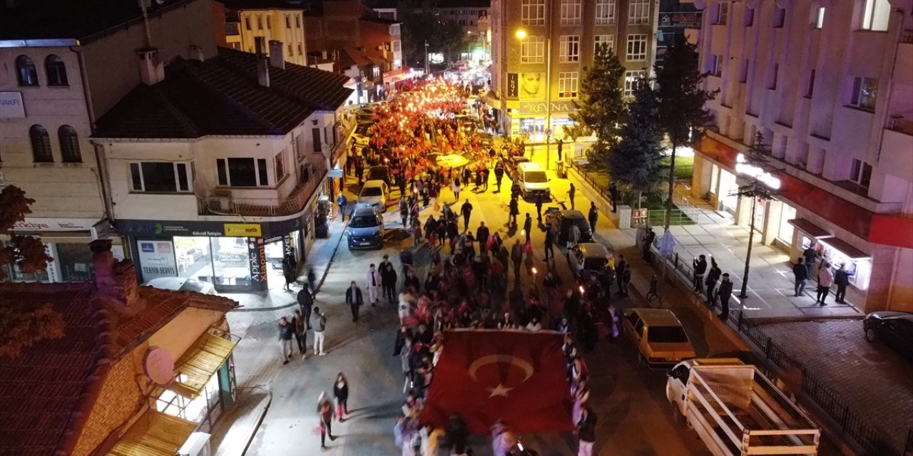 Konya'da Cumhuriyet Bayramı dolayısıyla fener alayı düzenlendi