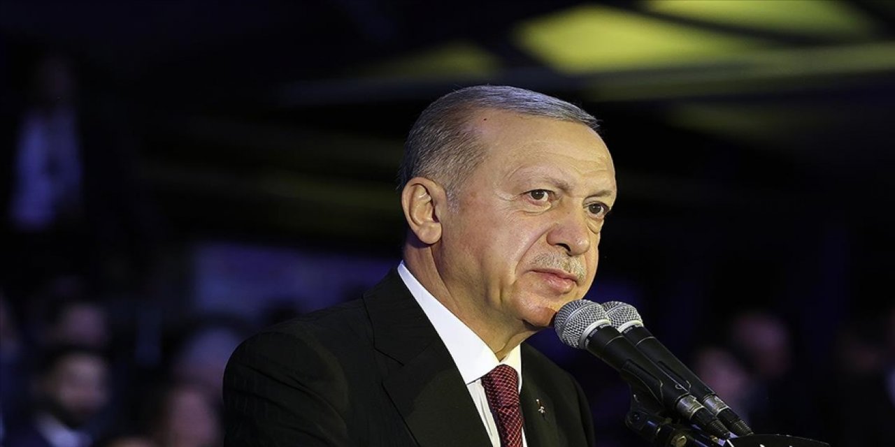 Cumhurbaşkanı Erdoğan, Özgür Özel'den kazandığı manevi tazminatı depremzedelere bağışladı