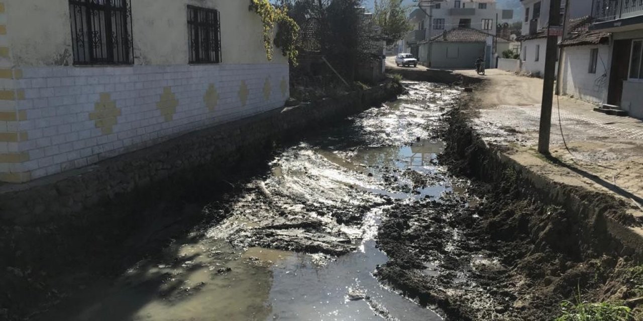 Dereden bin 500 ton balçık ve çöp çıktı