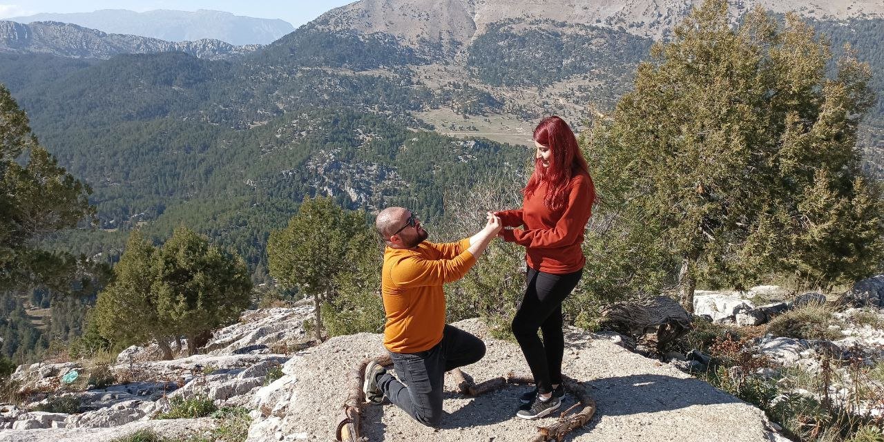 Romantizmi zirveye taşıdı; Konya'da doğasever 1700 rakımda evlilik teklif etti