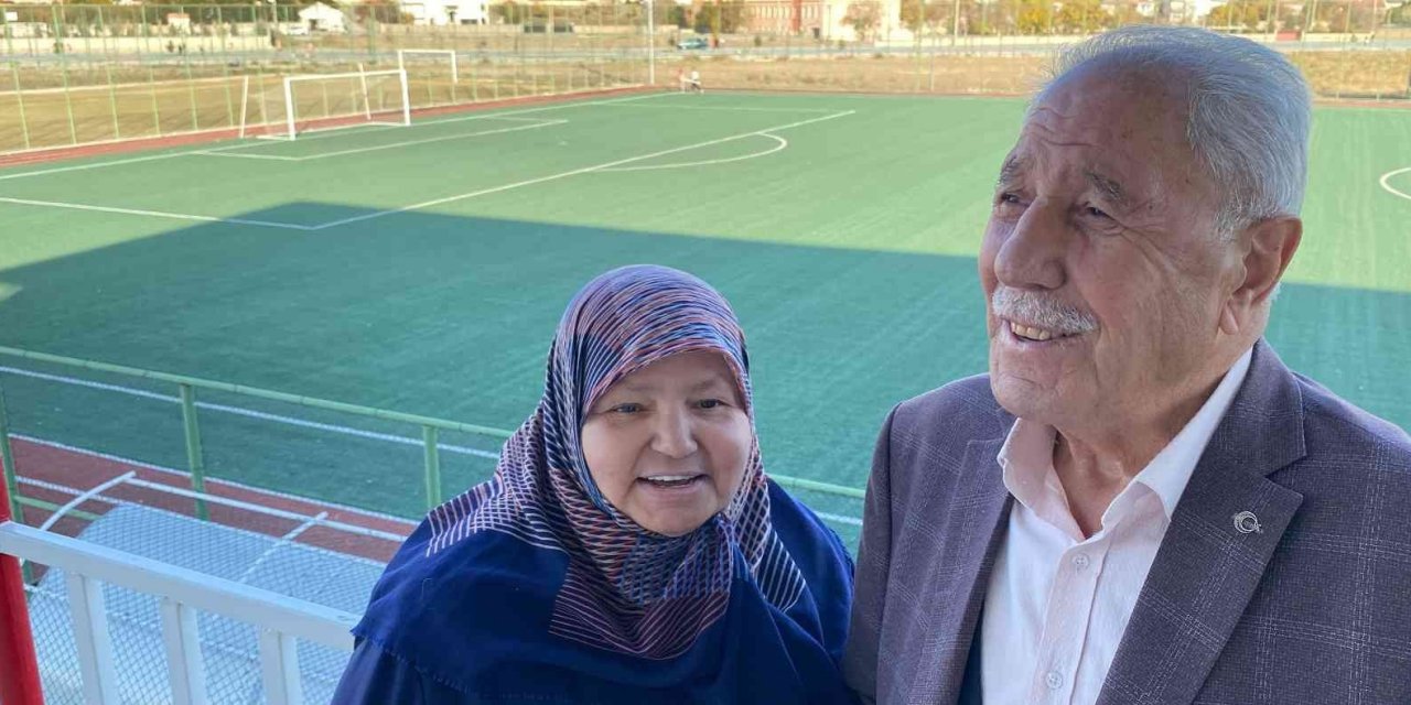 Konya'ya dönen gurbetçi çift her maç stadyumda