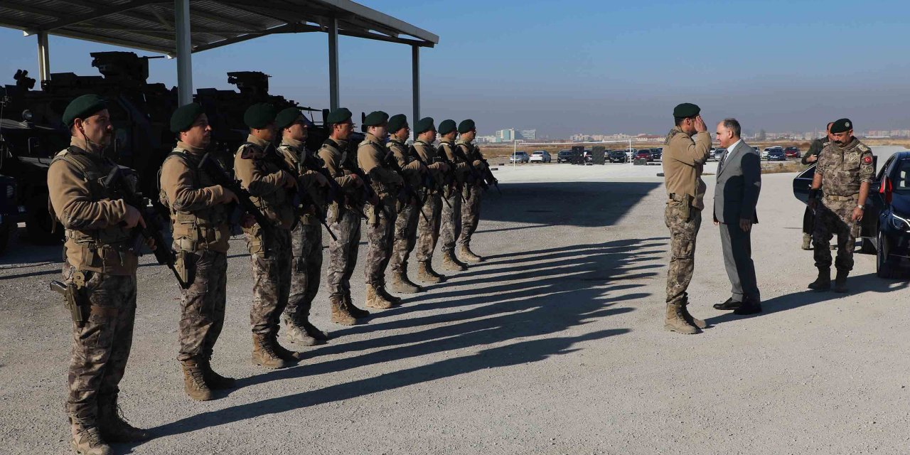 Konya’da görevli Polis Özel Harekât Timleri Dualarla Suriye'ye uğurlandı