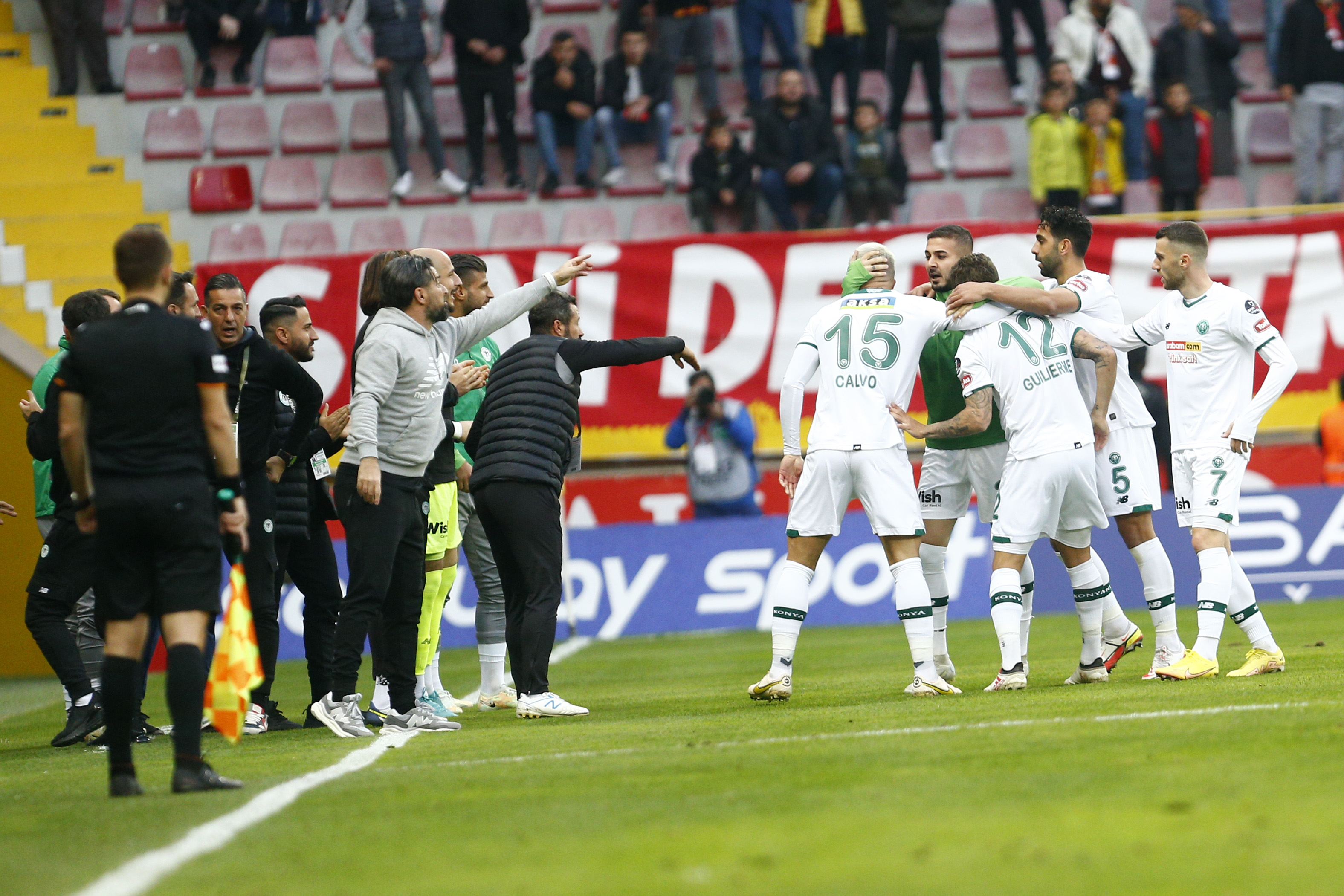 Konyaspor o farkı 5’e indirdi!