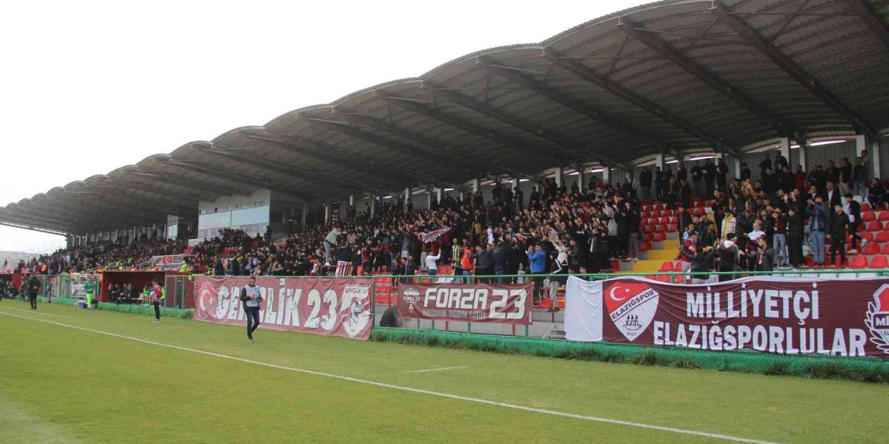 1922 Konyaspor maçını bin 350 biletli seyirci izledi