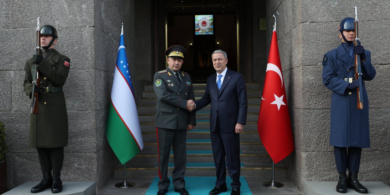 Bakan Akar, Özbekistan Savunma Bakanı Kurbanov ile görüştü