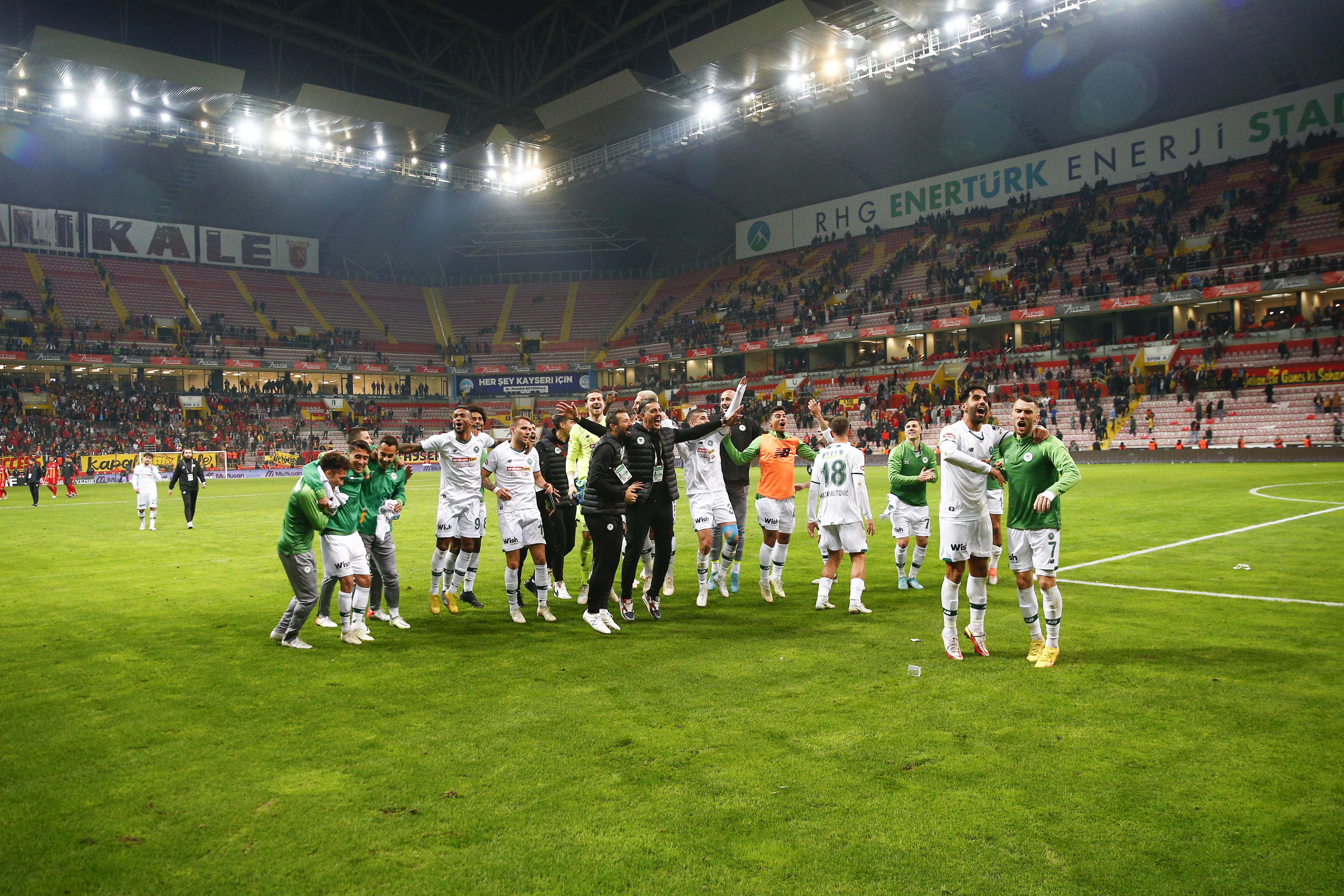 Konyaspor'da 9 farklı ülkeden 13 yabancı!