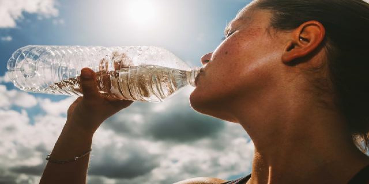 "Günde 2 litre su içmek lazım" iddiası çürütüldü