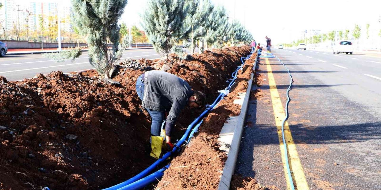 Yeni imar alanlarında refüj ve kavşaklar düzenleniyor