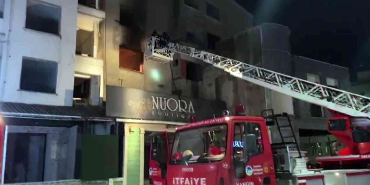 Binanın ikinci katında çıkan yangın paniğe sebep oldu