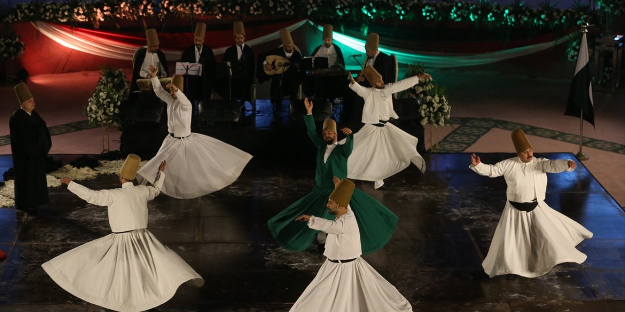 Semazenler Kardeşlik için Pakistan’da