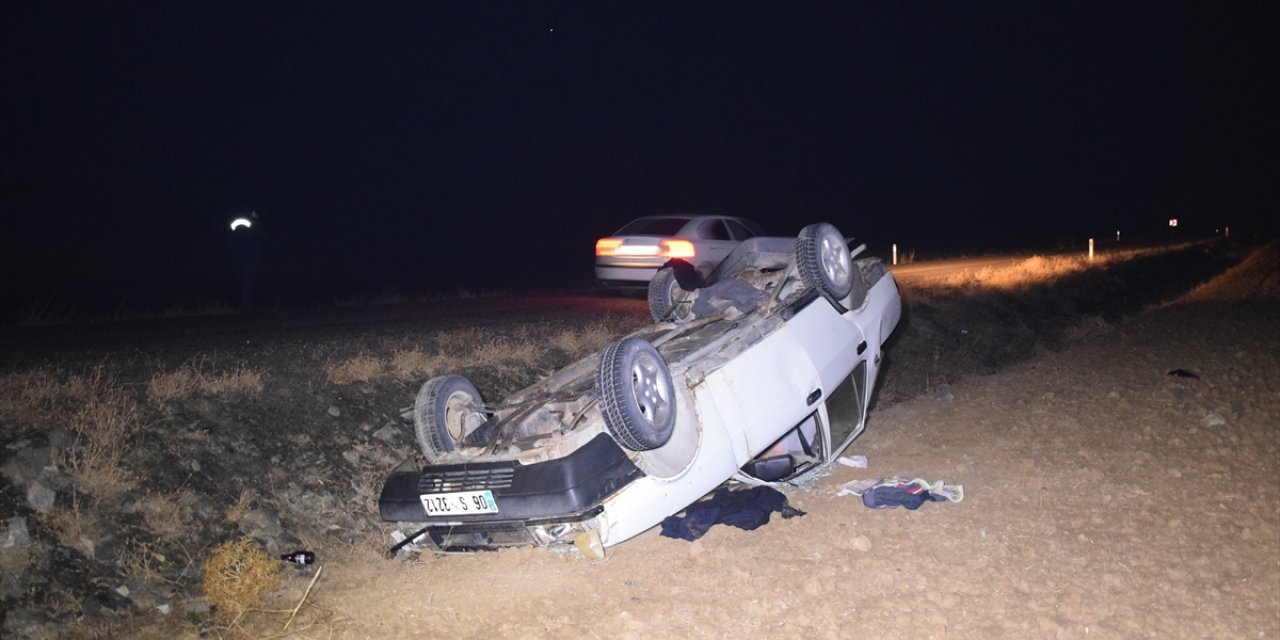 Konya'da sürücünün direksiyon hakimiyetini kaybettiği otomobil yan yattı