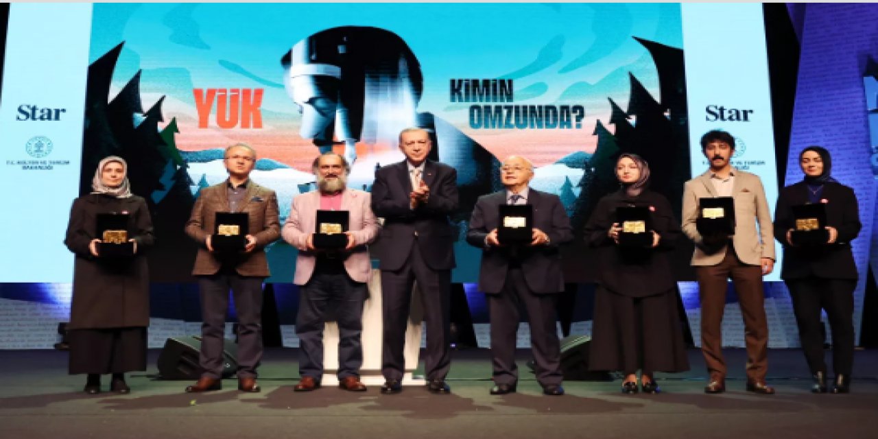 Erdoğan, Necip Fazıl ödüllerini verdi! Dikkat çeken Ayasofya çıkışı