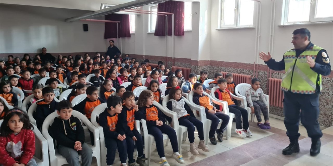 Konya'da öğrencilere trafik kuralları eğitimi verildi
