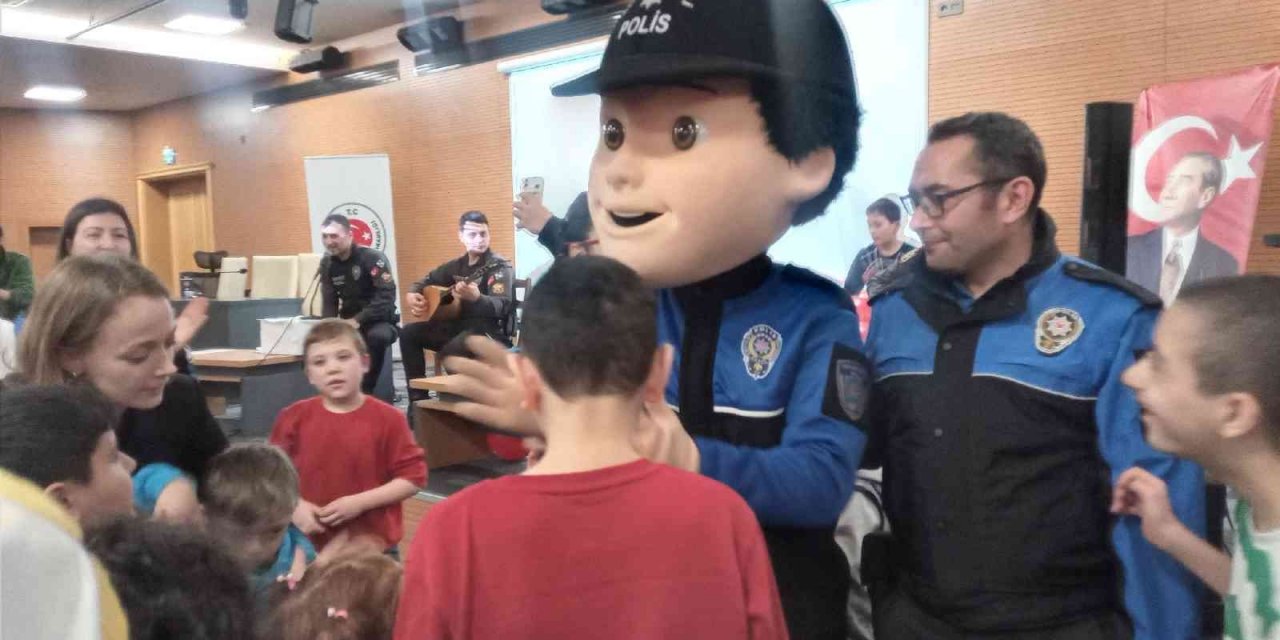 Engelli çocuklar maskot polis Cesur’la gönüllerince eğlendi