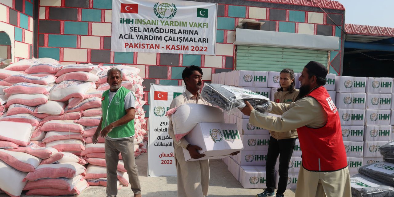 İHH, Pakistan’da 150 bin kişiye yardım ulaştırdı