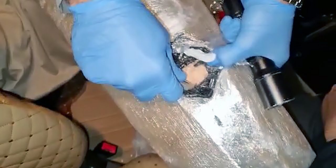 TIR'da döşeme kılıfına gizlenen 2,3 kilo kokain bulundu