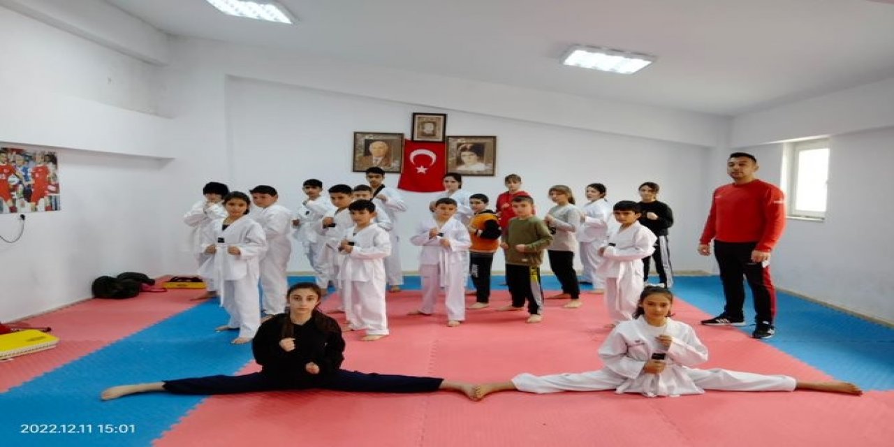 Mahalledeki çocuklar spor için ortam hazırladılar