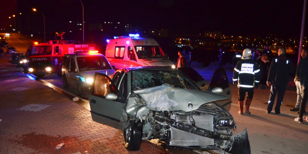 Aksaray'da 2 otomobil çarpıştı: 6 yaralı
