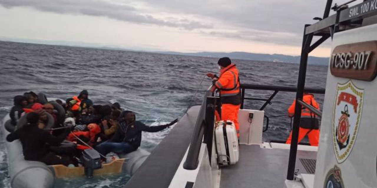 Yunanistan'ın ölüme terk ettiği 59 düzensiz göçmen kurtarıldı
