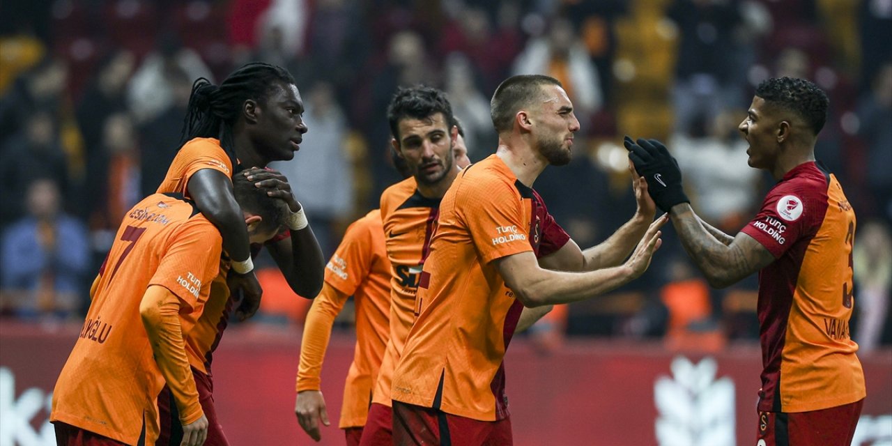 Galatasaray Gomis'le turladı