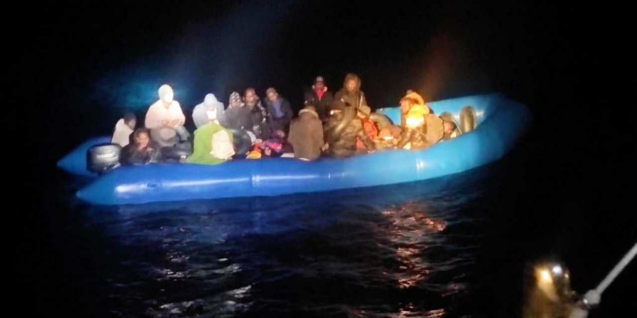 Yunanistan unsurlarınca geri itilen 32 kaçak göçmen kurtarıldı