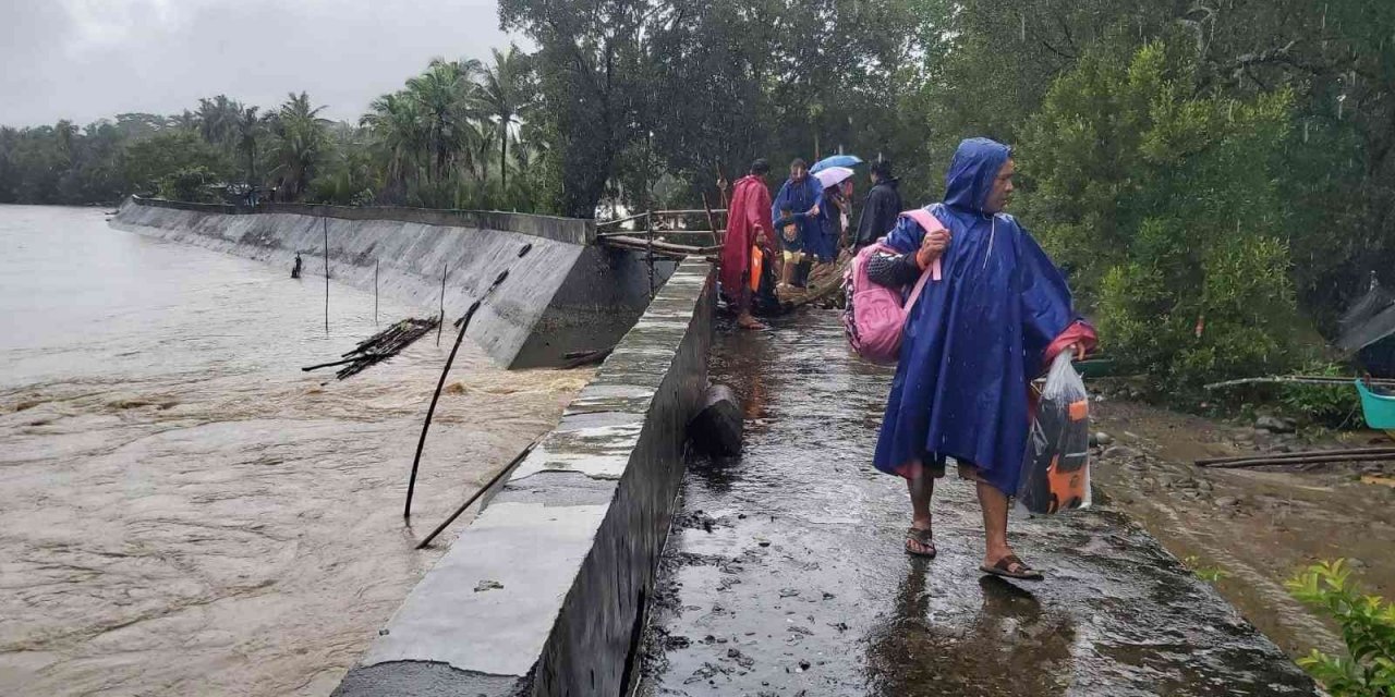 Filipinler'de şiddetli yağışların yol açtığı sel felaketinde 11 ölü, 19 kayıp