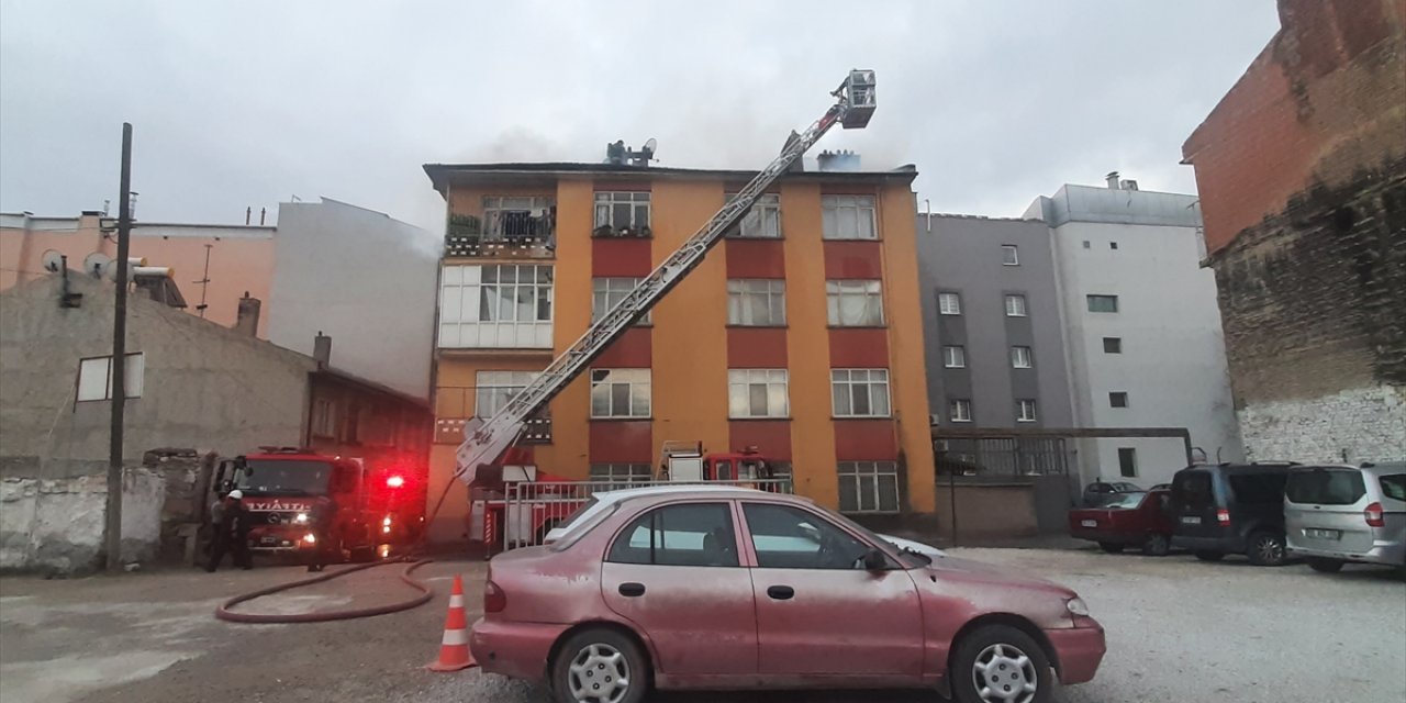 Konya'da otelin çatısında çıkan yangın söndürüldü